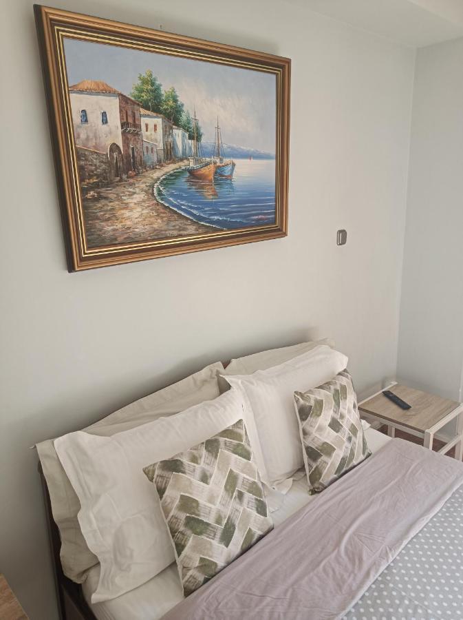 Historic Center Apartment At Thisseio Athena Bagian luar foto