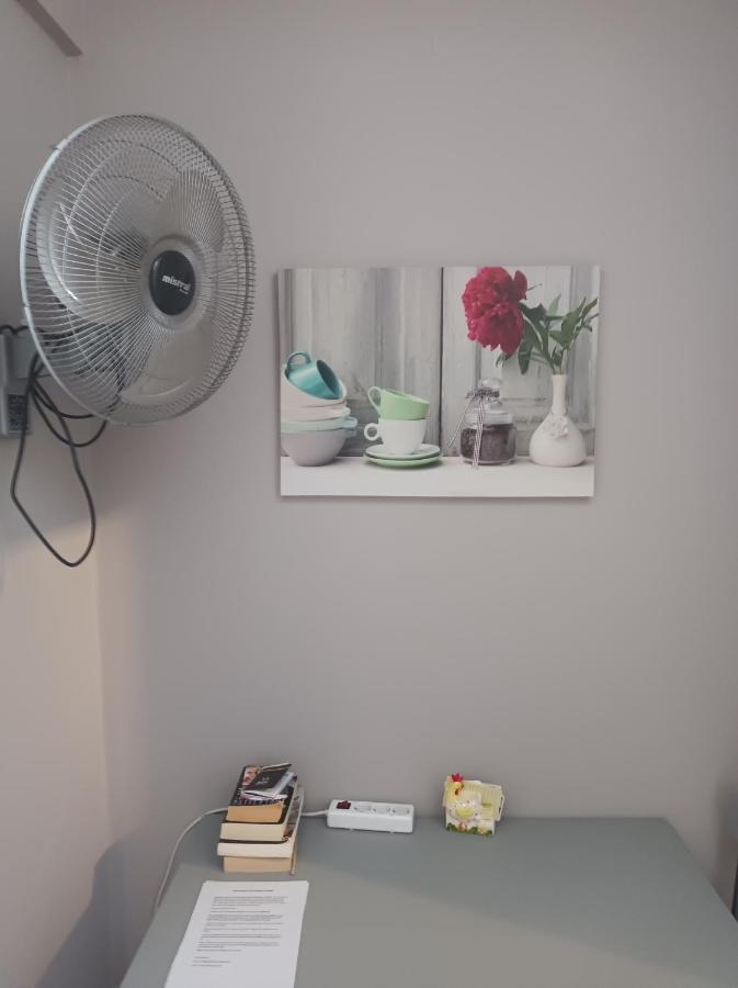 Historic Center Apartment At Thisseio Athena Bagian luar foto